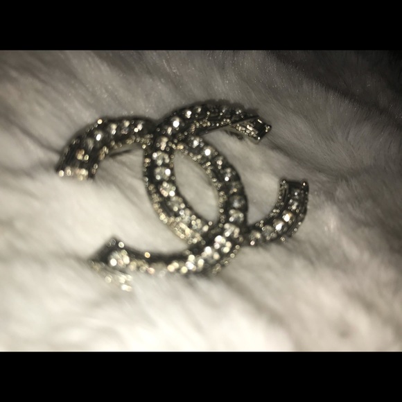 AUTHENTIC CLASSIC CHANEL BROOCH EXCLUSIVE - Picture 7 of 9